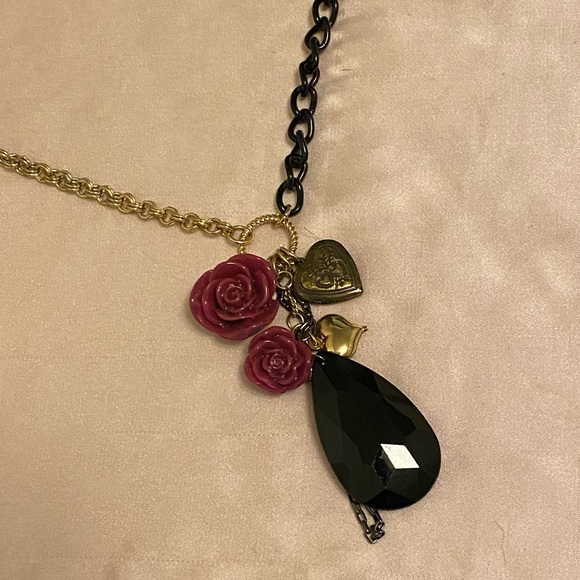 Betsey Johnson long rosette dangle statement necklace with 5 pendants. - Picture 6 of 8